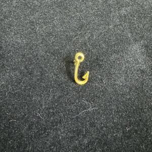 Vintage Gold tone Fishing Hook Fisherman‎ Angler Tie Tack Pin Brooch Lapel Pin